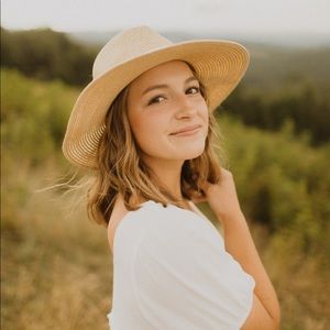 Meet your Posher, Abigail